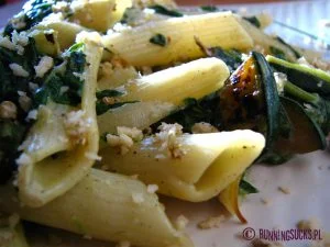 Makaron ze szpinakiem i cukinią