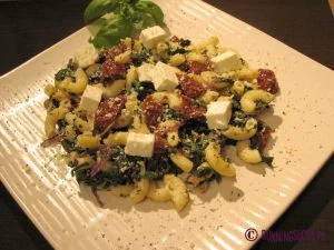 Makaron ze szpinakiem i suszonymi pomidorami