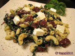 Makaron ze szpinakiem i suszonymi pomidorami