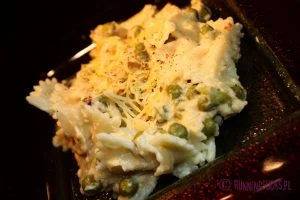 Groch z kokardką w sosie serowym