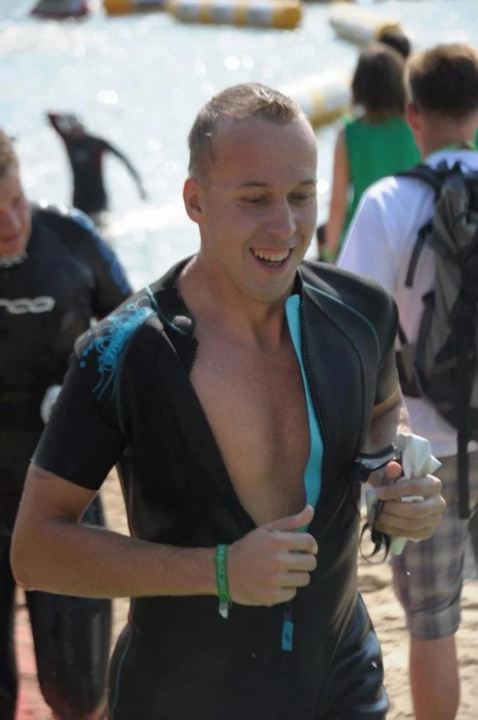 Radość po nie utonięciu w jeziorze - bezcenna, za resztę zapłacisz bólem za linią mety