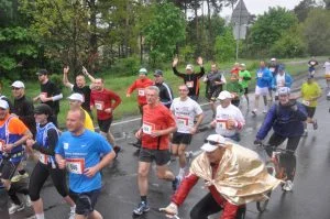 Mist wraz z innymi biegaczami ucieka z Bydgoszczyy